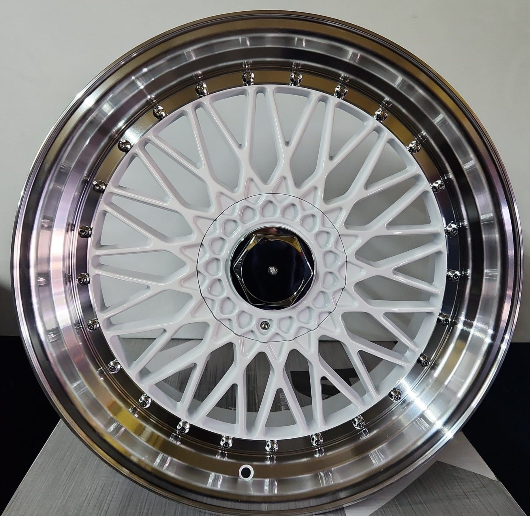 AY679 22X9.0 5X100 5X114.3 WML RT WHITE