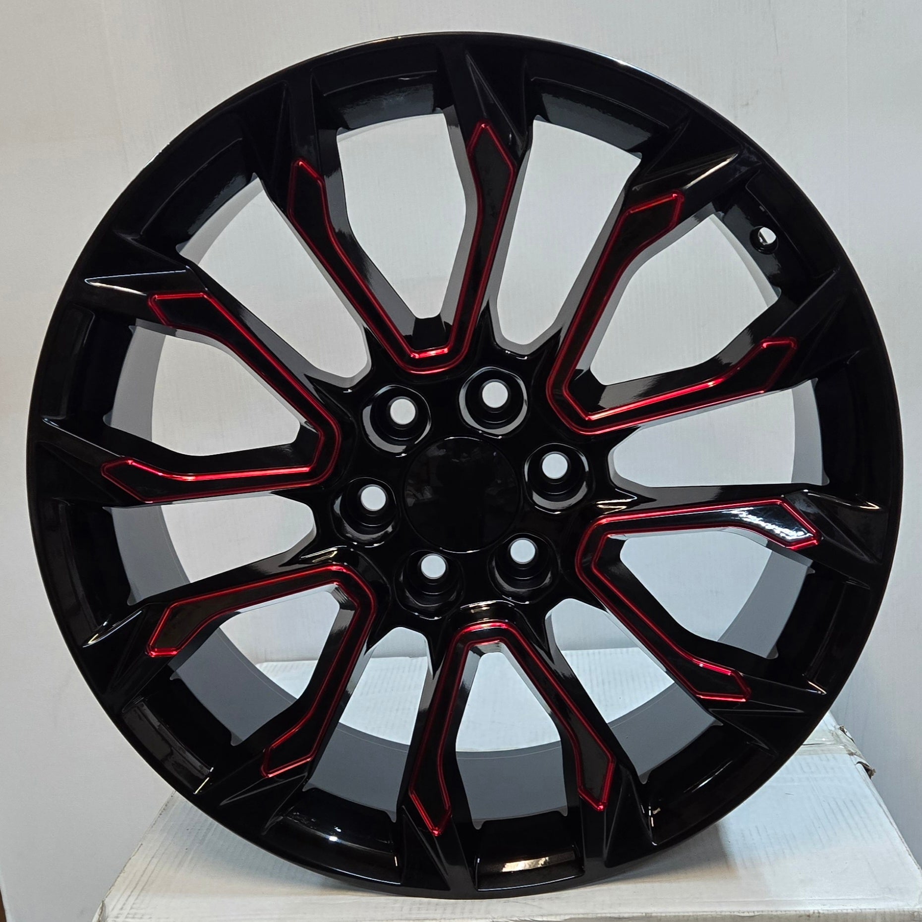 H693 22X9.0 6X139.7 PIANO BLACK RED MILLING