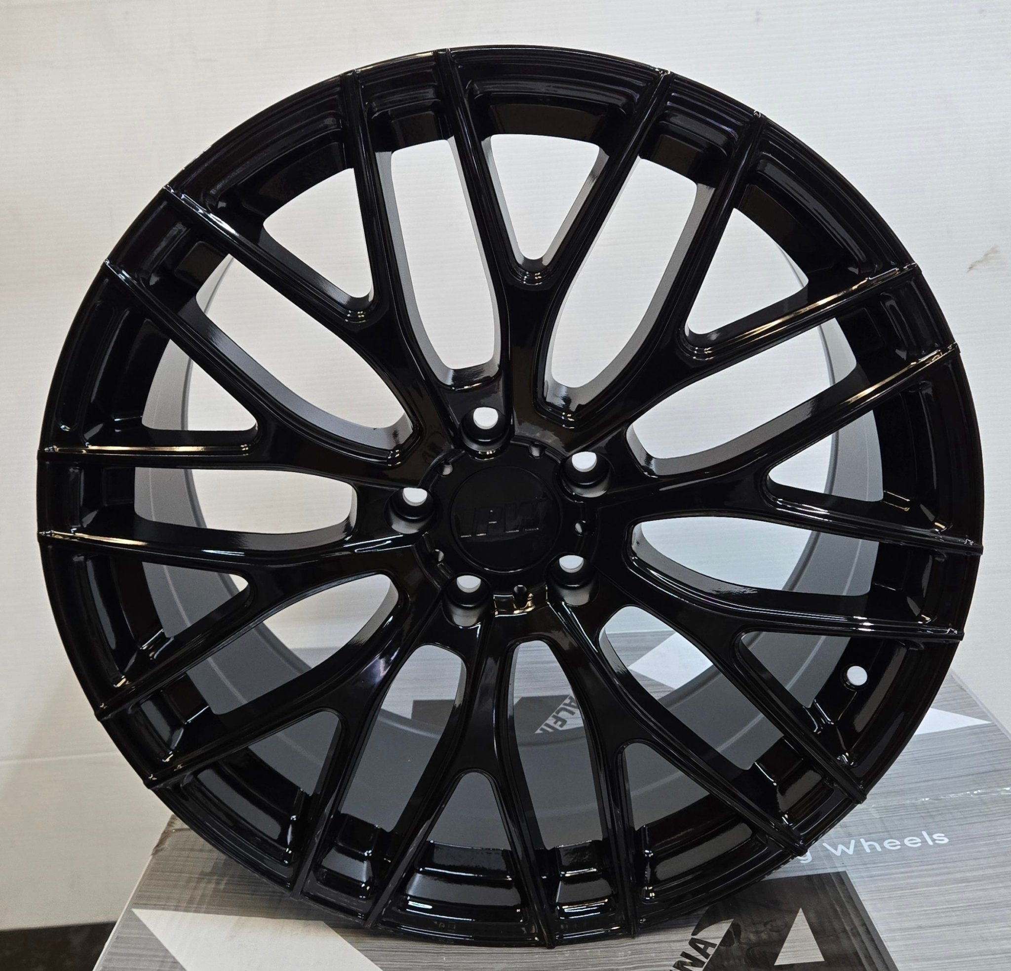 W008 19X8.5 5X112/114.3 GLOSS BLACK