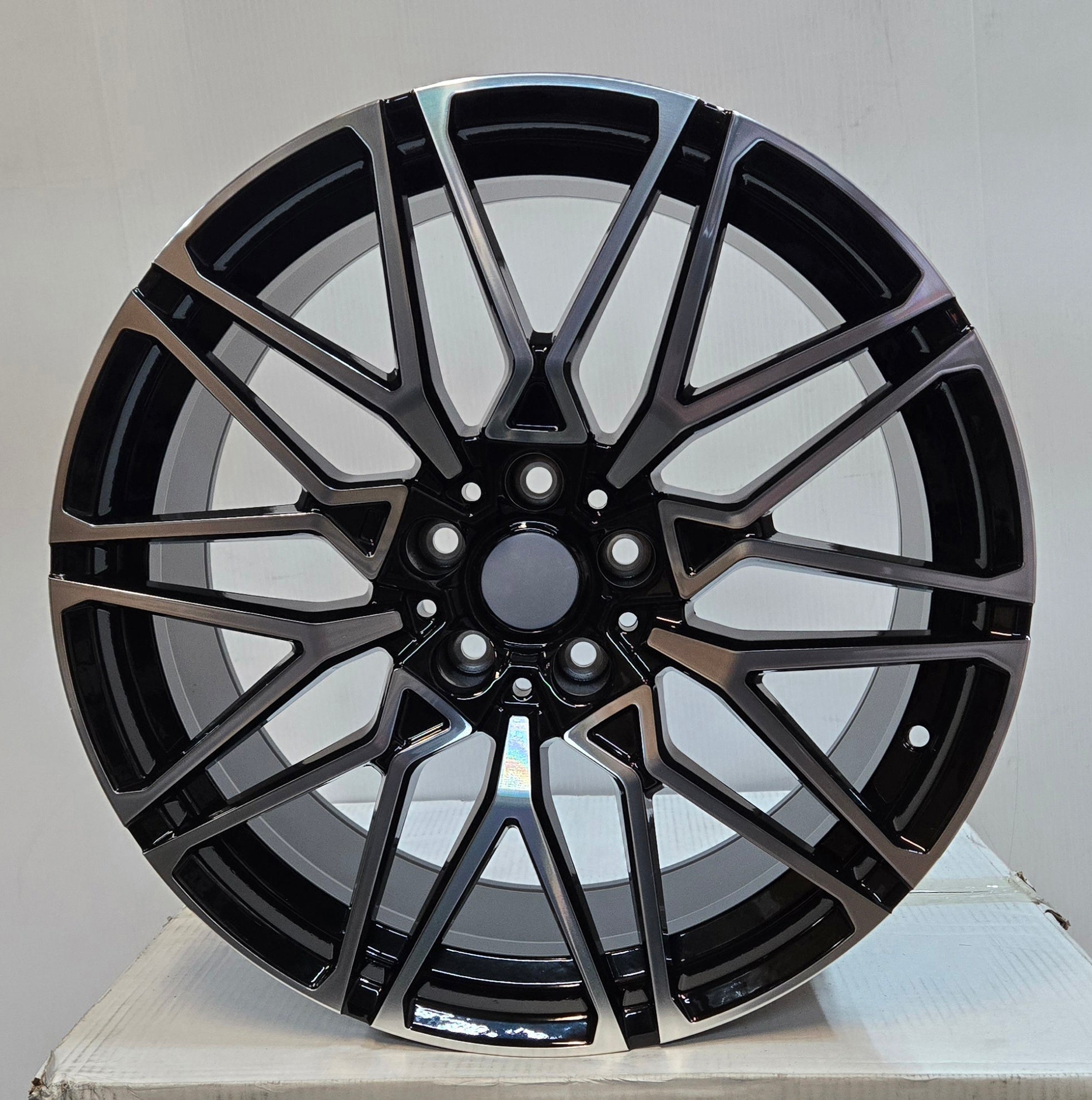 H996F 818M 19X9.5 5X112 GLOSS BLACK MACHINED FASE