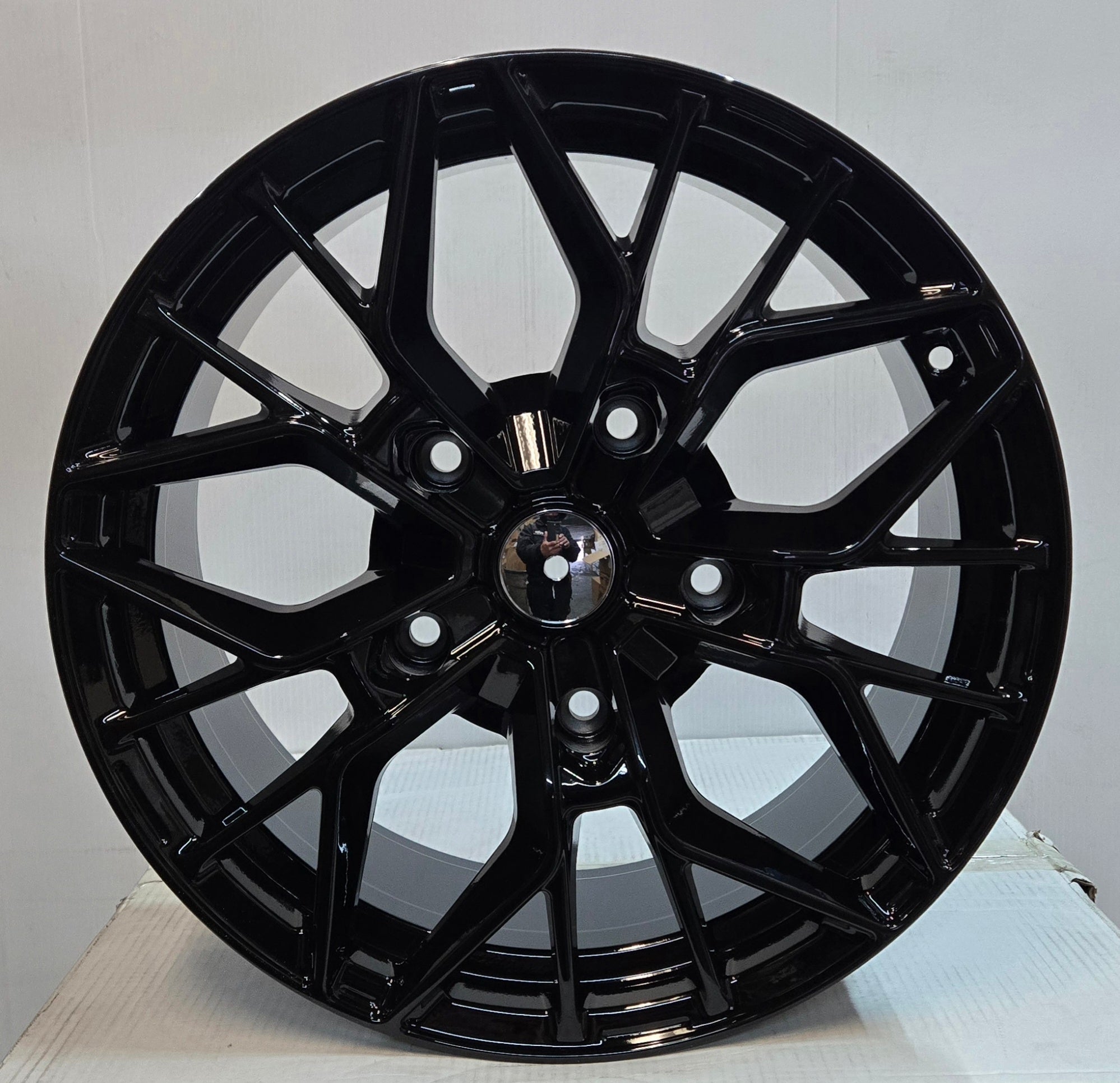 OE-0442 18X8.0 5X160 PIANO BLACK