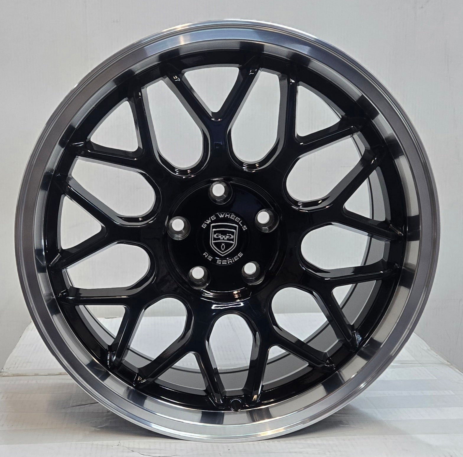 GWG RS3 18x8.5 GLOSS BLACK MACHINED LIP