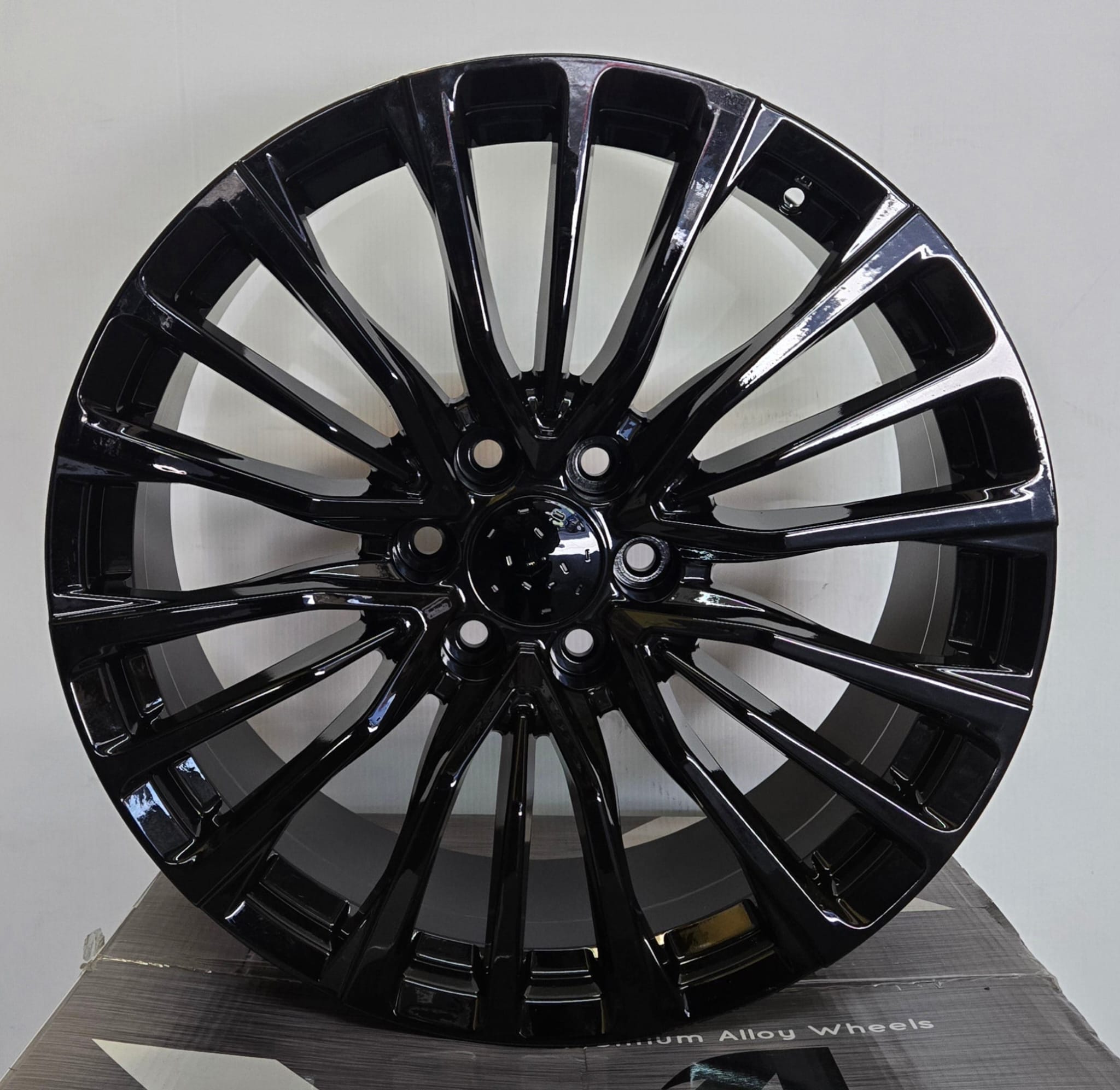 W582 22X9.0 6X132 GLOSS BLACK