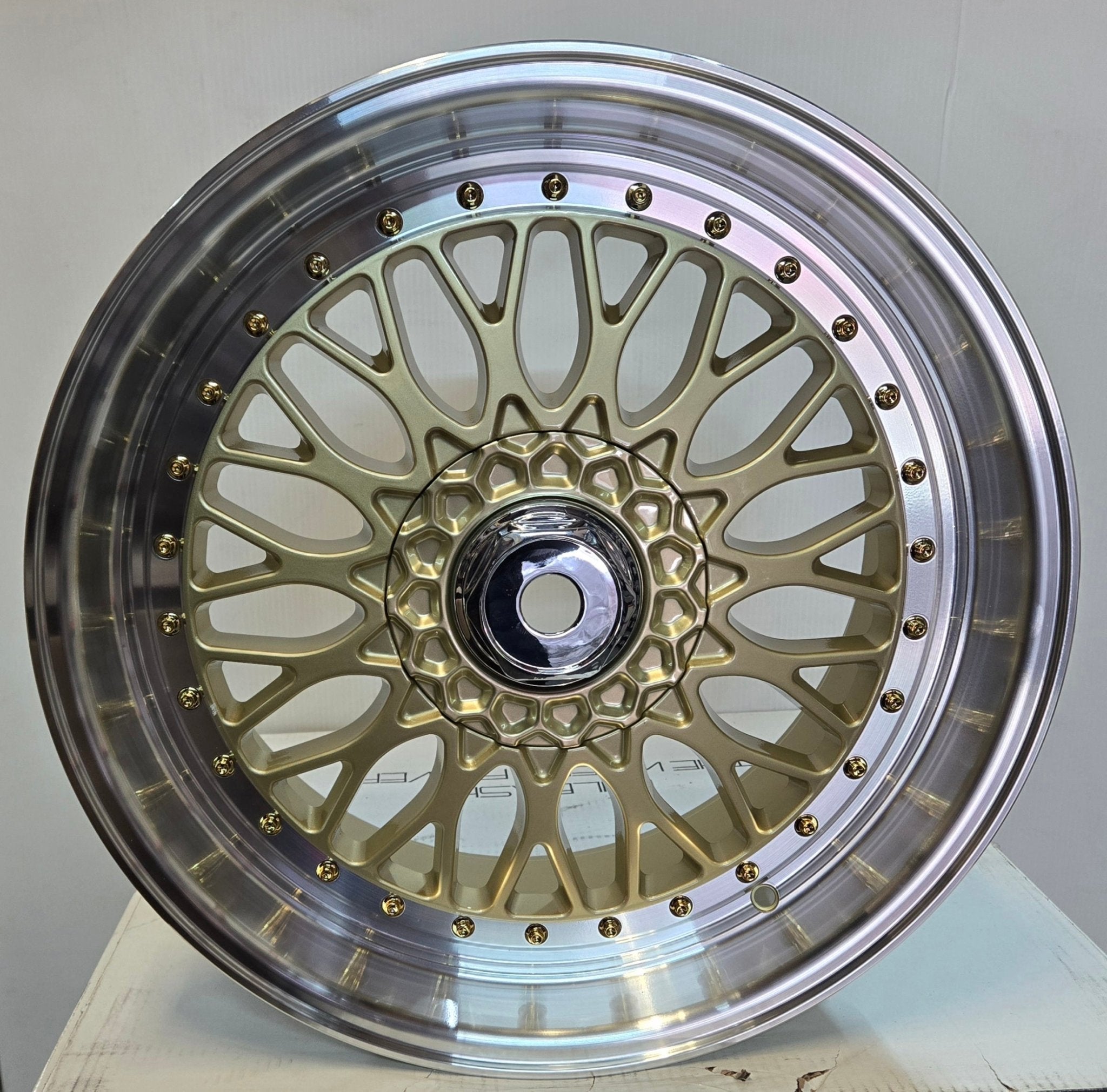 RBM1 19X9.5 5X114.3 GOLD MACHINED LIP GOLD RIVET