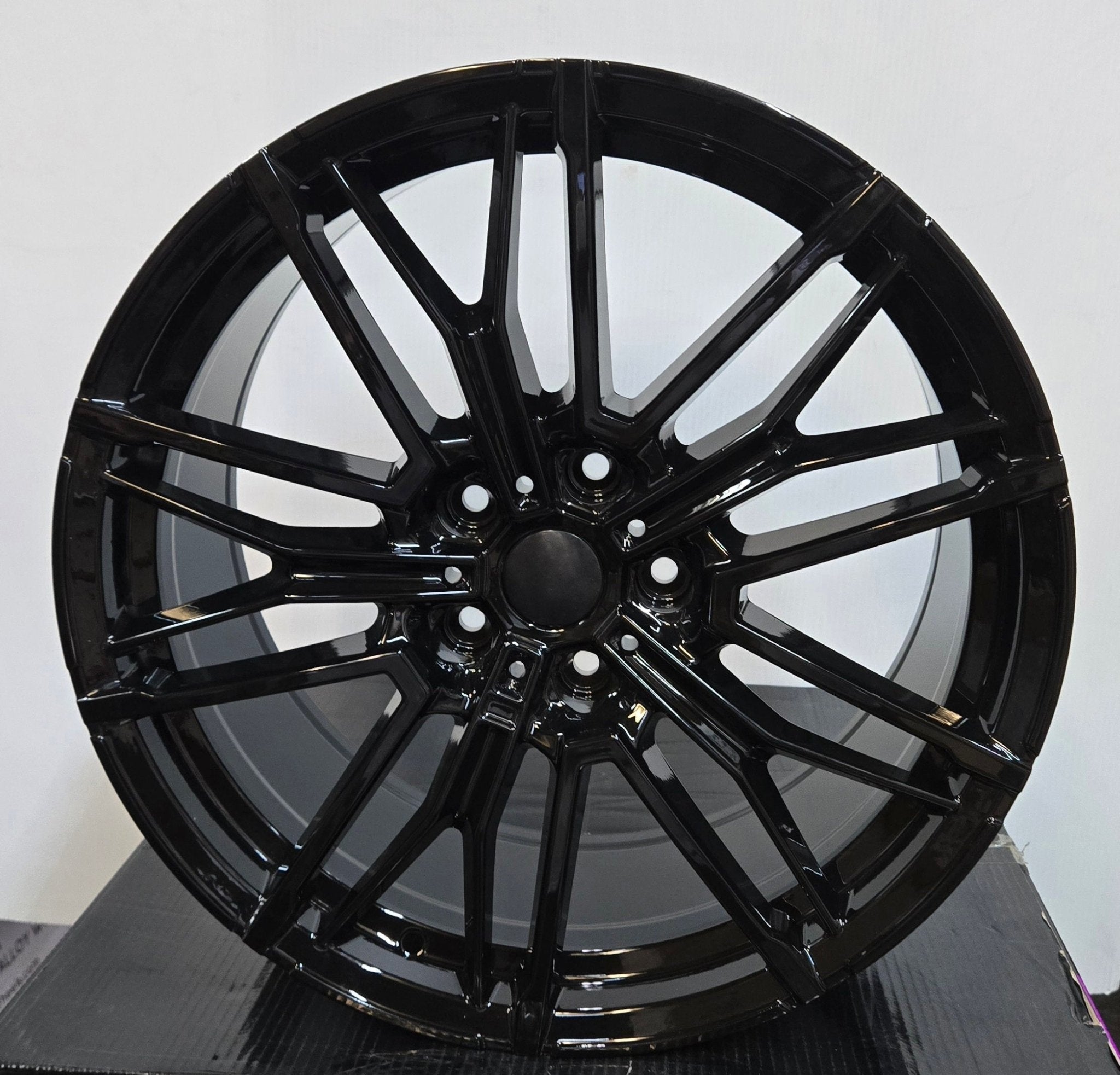 W749 YZ8060 22X10.5 5X112 GLOSS BLACK