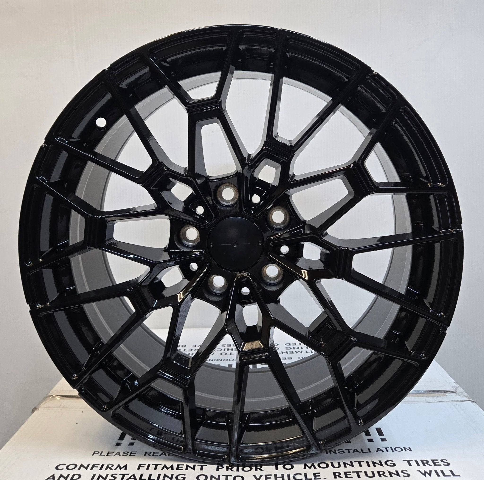 H3209 827M STYLE 0384 18x8.5 5x120 GLOSS BLACK