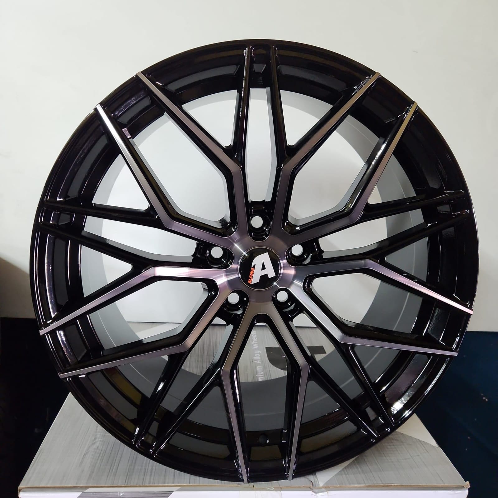 W033 20X10.0 5X112 5X114.3 BLACK MACHINED FACE