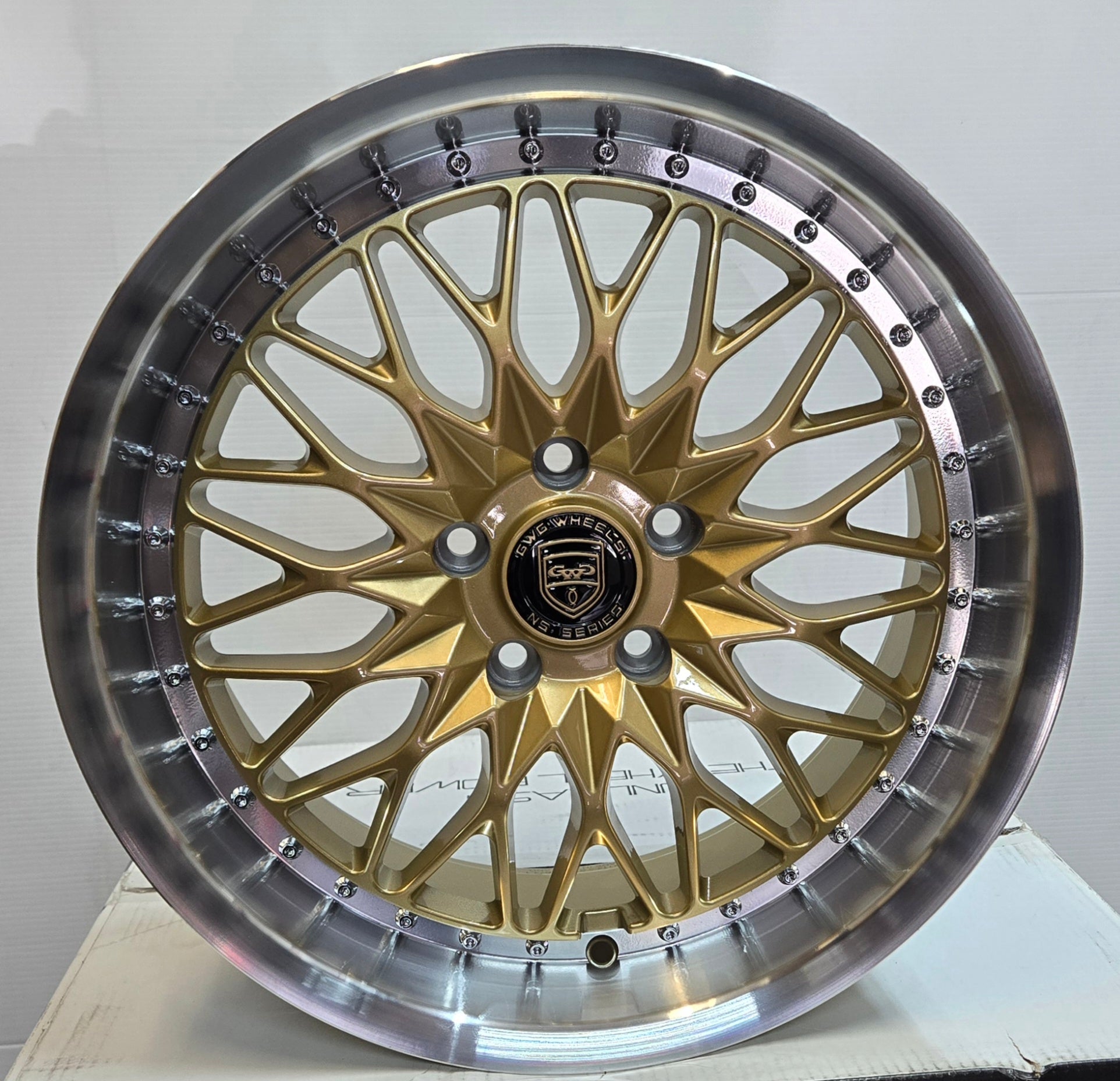 GWG NS5 18X8.5 5X114.3 GOLD MACHINED CHROME RIVETS